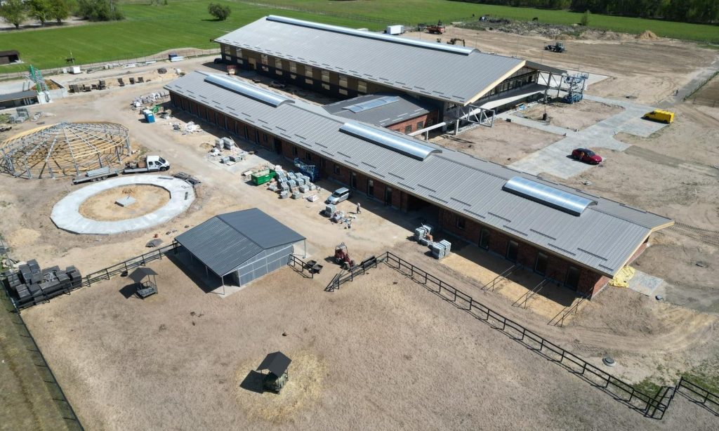 Ośrodek jeździecki Seremona Equestrian w Cięciwie z lotu ptaka