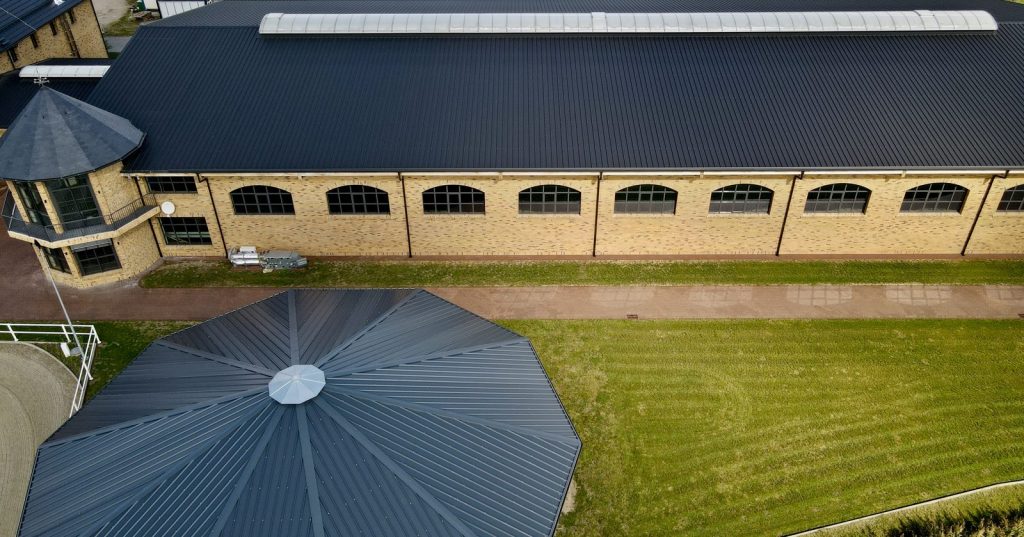Strzelce Opolskie — hala jeździecka i lonżownik z góry