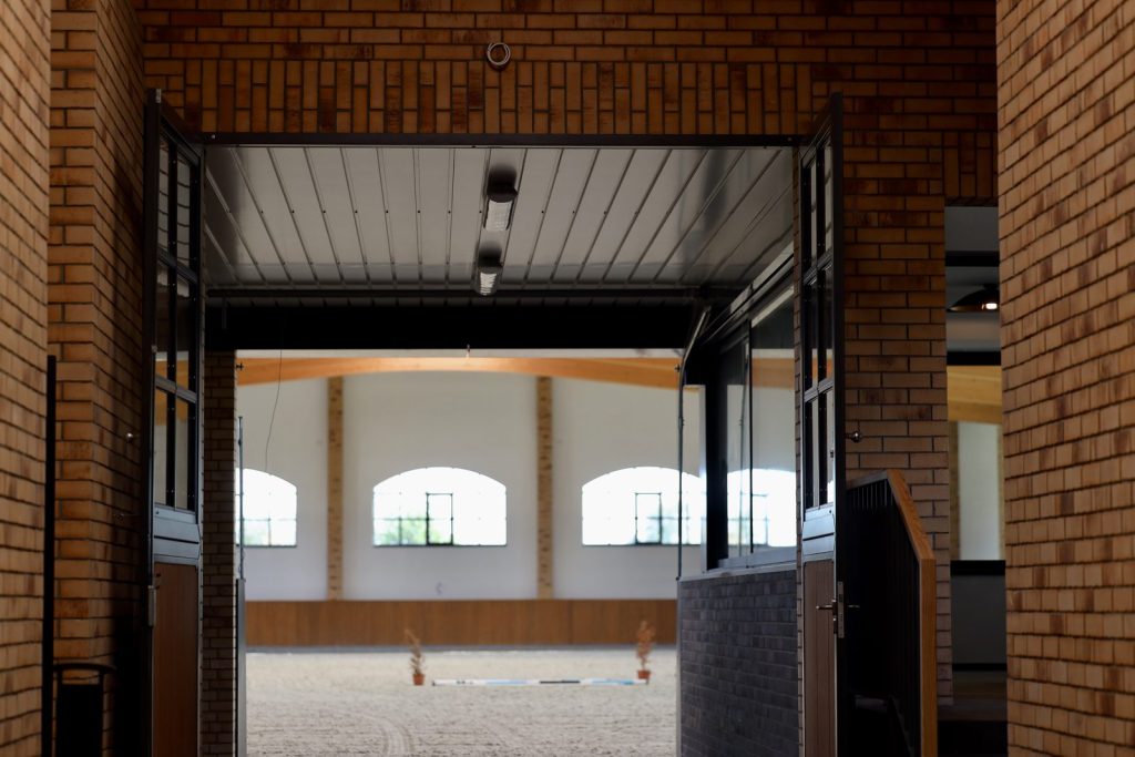 Strzelce Opolskie — przejście ze stajni do hali